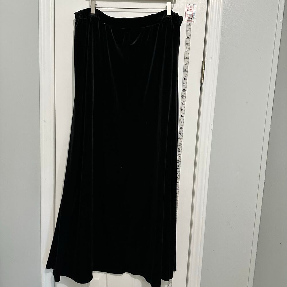 Hot Topic size 2 2x Black Velvet Button-Front Maxi Skirt Plus Size - Picture 9 of 13